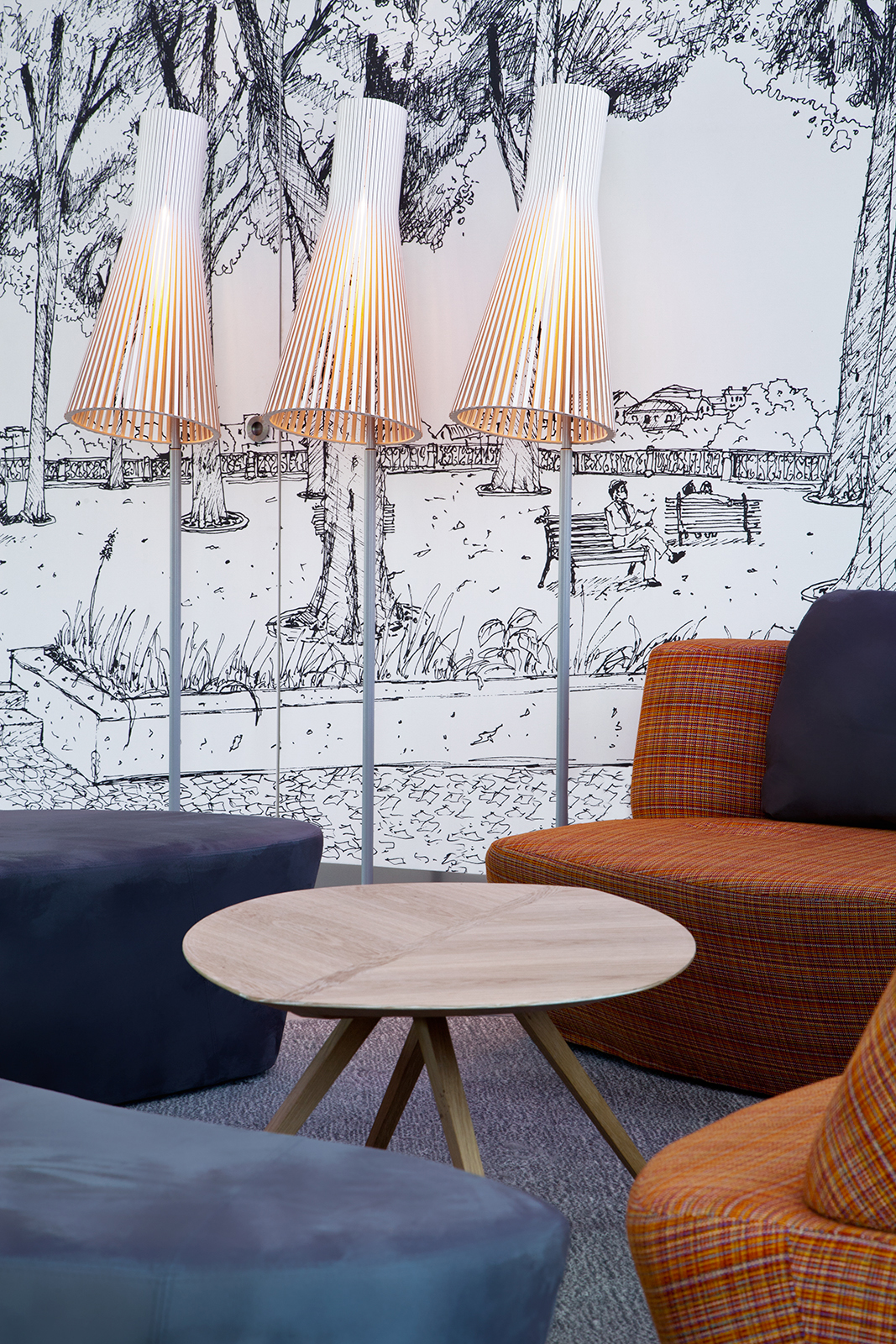 読書の秋 あなたの側に優しい明かりを, Secto 4210 Floor lamp for reading in Autumn